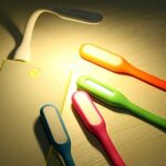 مصباح LED ساطع صغير USB مرن للسيارة والكمبيوتر واللاب توب والمكتب للقراءة متعدد الالوان من لوكي بوي